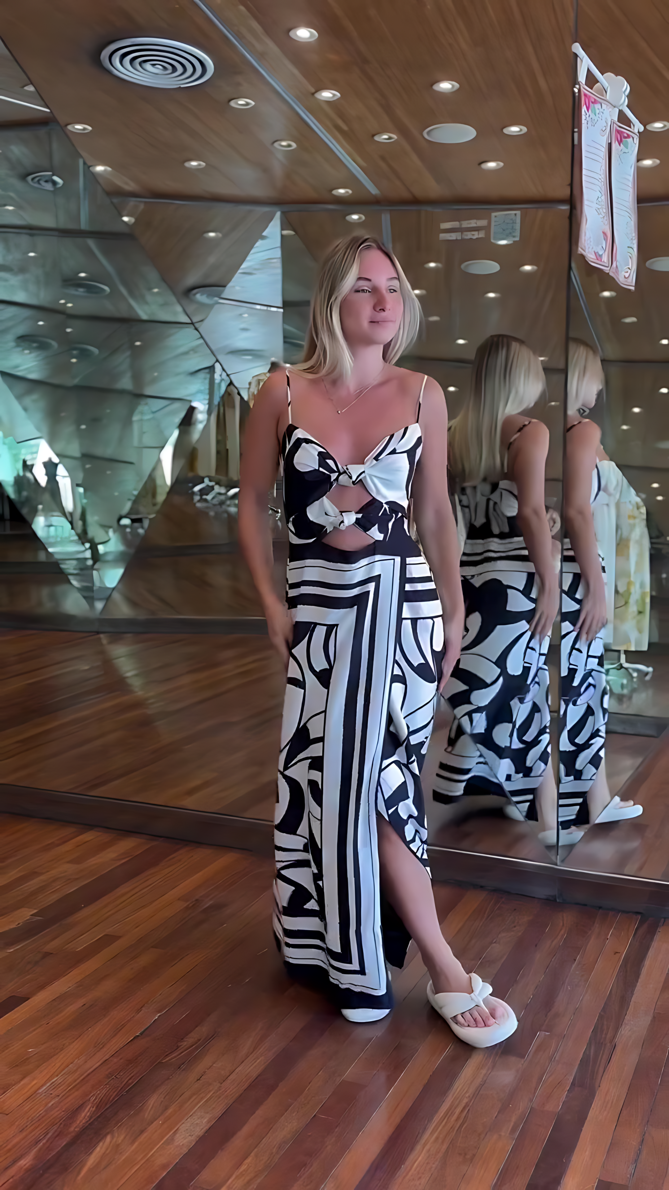 1316 | Vestido Graphic Noir