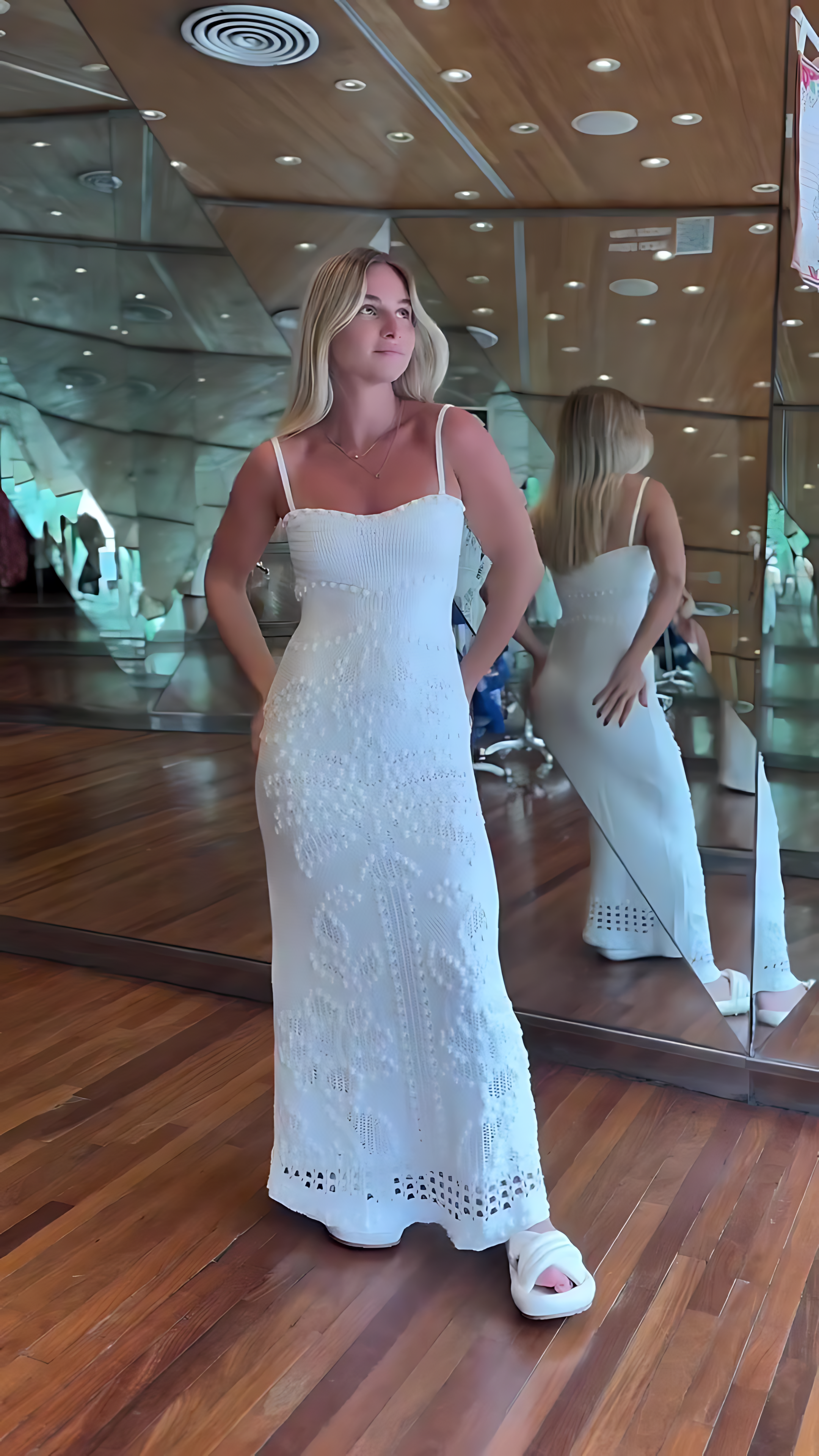 1239 | Vestido Branco Bordado